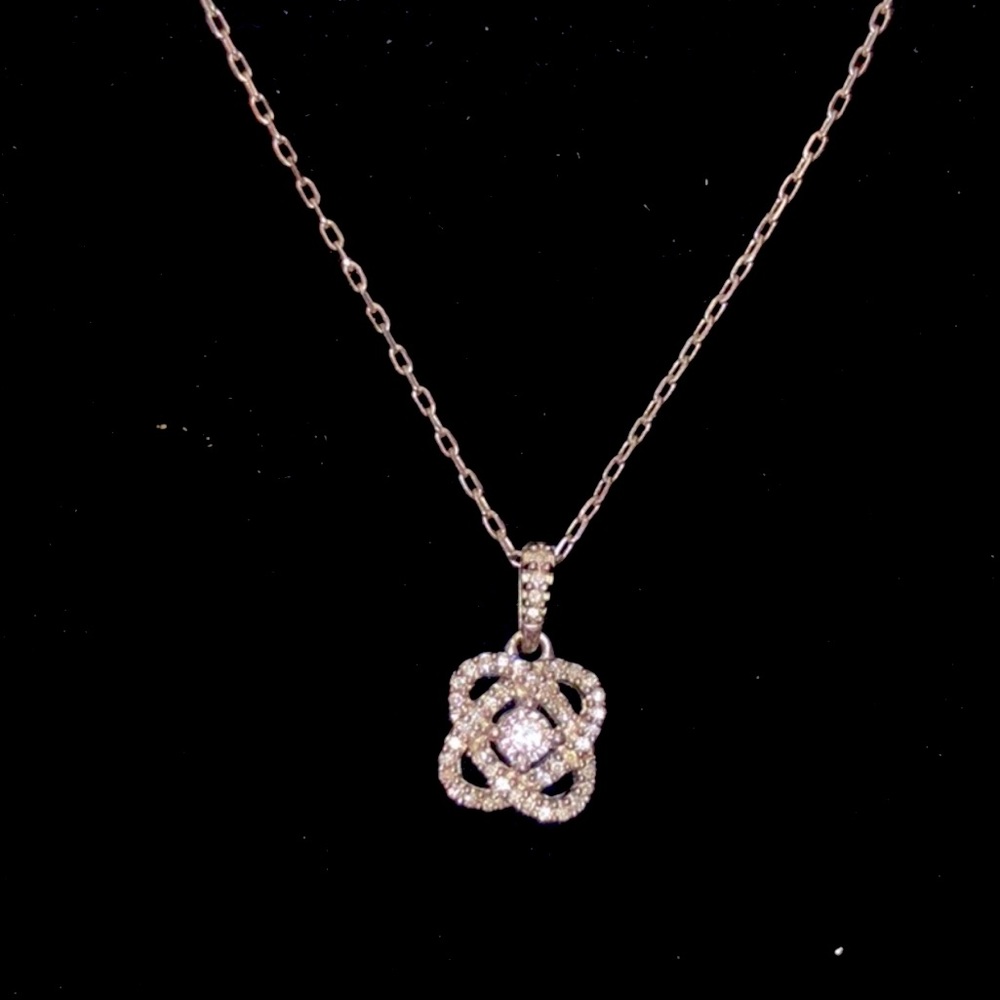 ✨Center of me necklace ✨